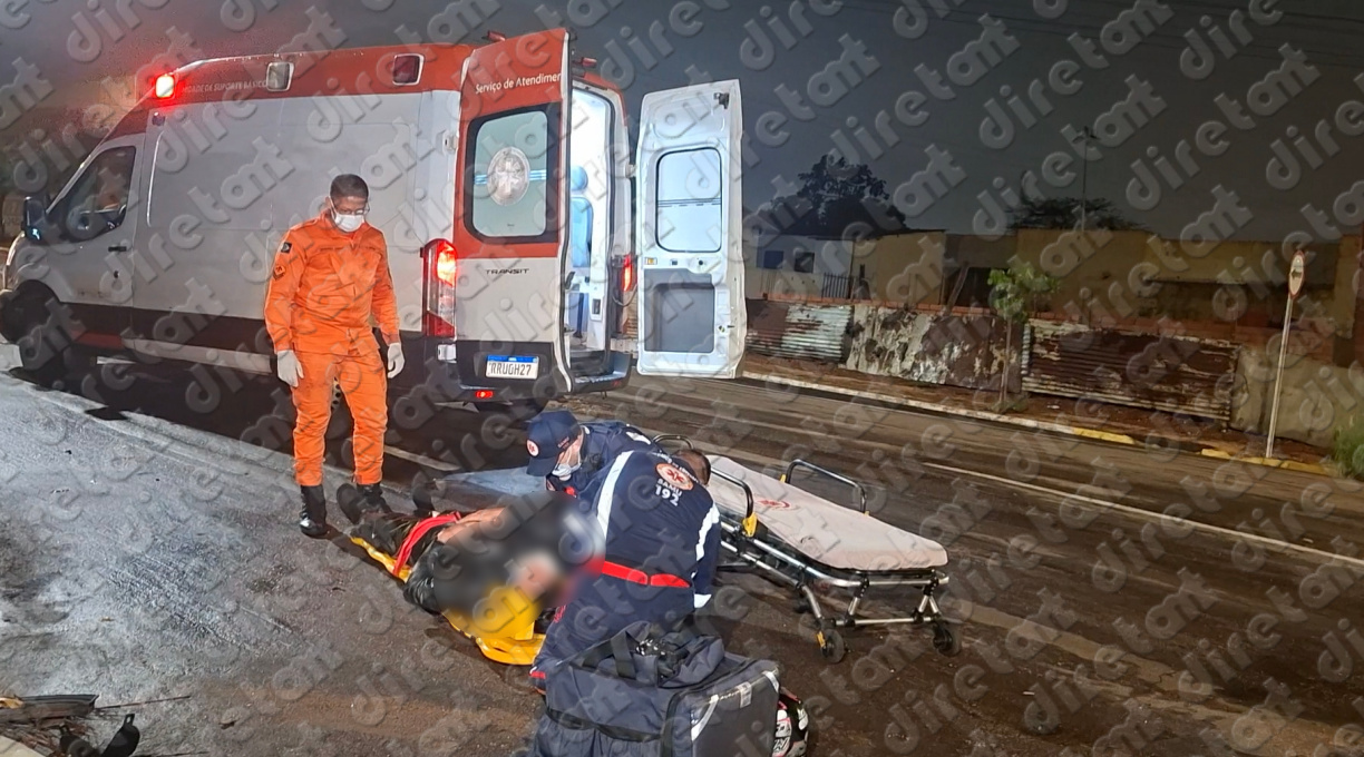 Colisão entre carro e motocicleta no centro de Rondonópolis deixa entregador delivery com fratura na perna 1