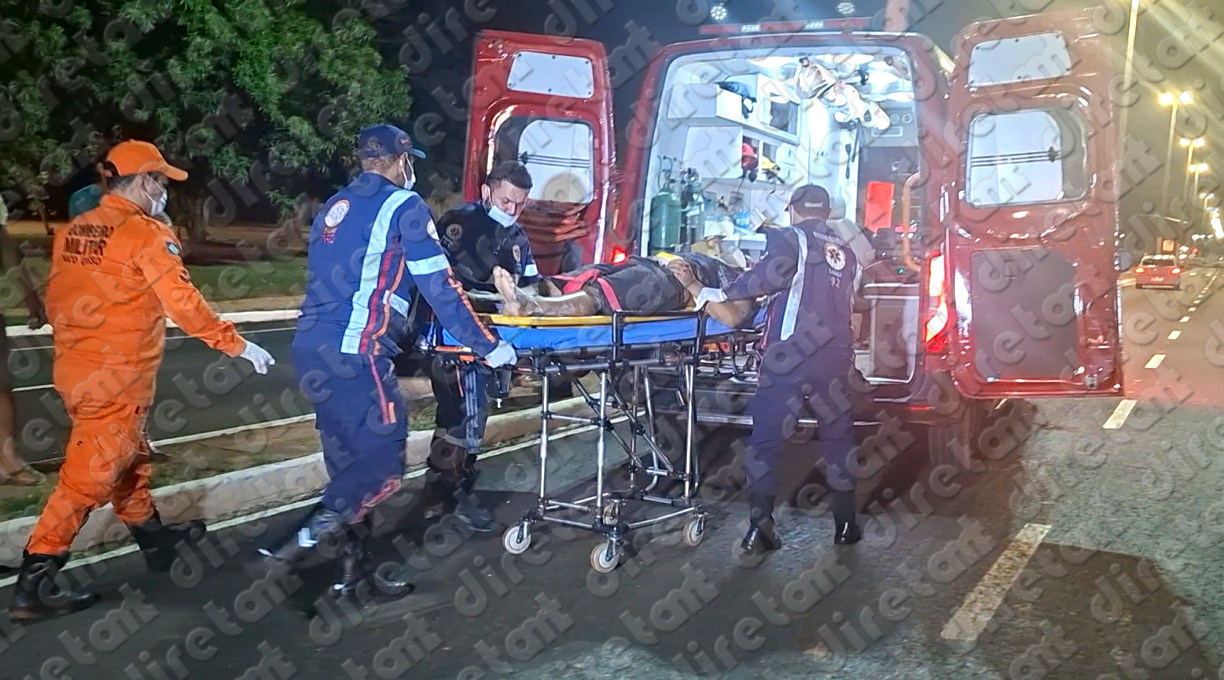 Jovem motociclista sofre ferimentos graves após colidir contra um poste na Avenida dos Estudantes 1