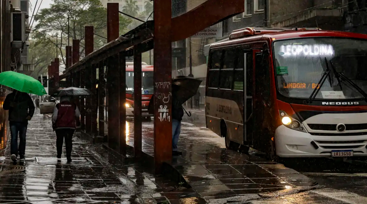 Tempo fica chuvoso em grande parte do país nesta segunda-feira 1