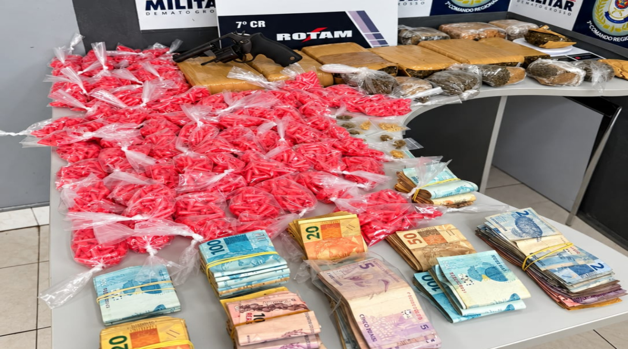 Rotam conduz dupla e apreende drogas, arma de fogo e R$ 28,8 mil em dinheiro em Cuiabá 1