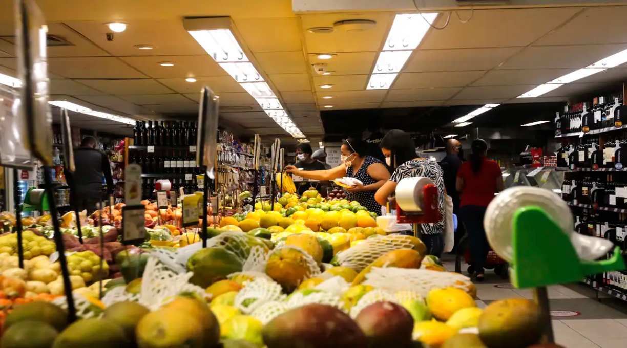 INPC, inflação que corrige salários, acumula 4,29% em 12 meses 1
