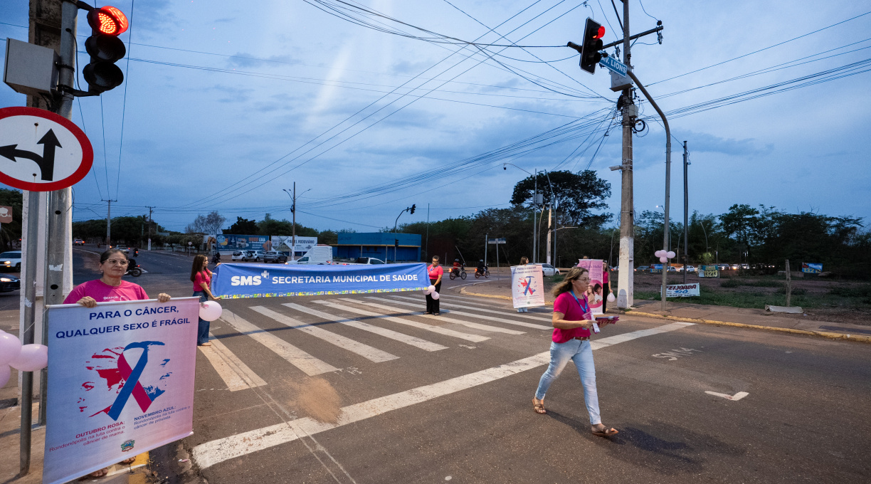 Pit stop leva conscientização contra câncer de mama e de colo do útero para semáforo 1