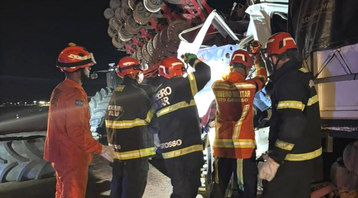 Bombeiros desencarceram corpos de duas vítimas de grave acidente na BR-158 1
