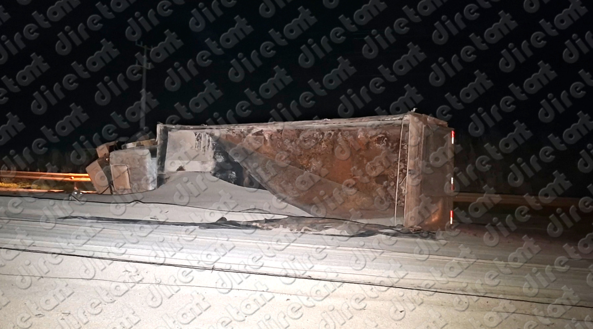 Caminhoneiro fica ferido após carreta carregada com sulfato de amônia tombar na BR-163, em Rondonópolis 1 Caminhoneiro fica ferido após carreta carregada com sulfato de amônia tombar na BR-163, em Rondonópolis 1