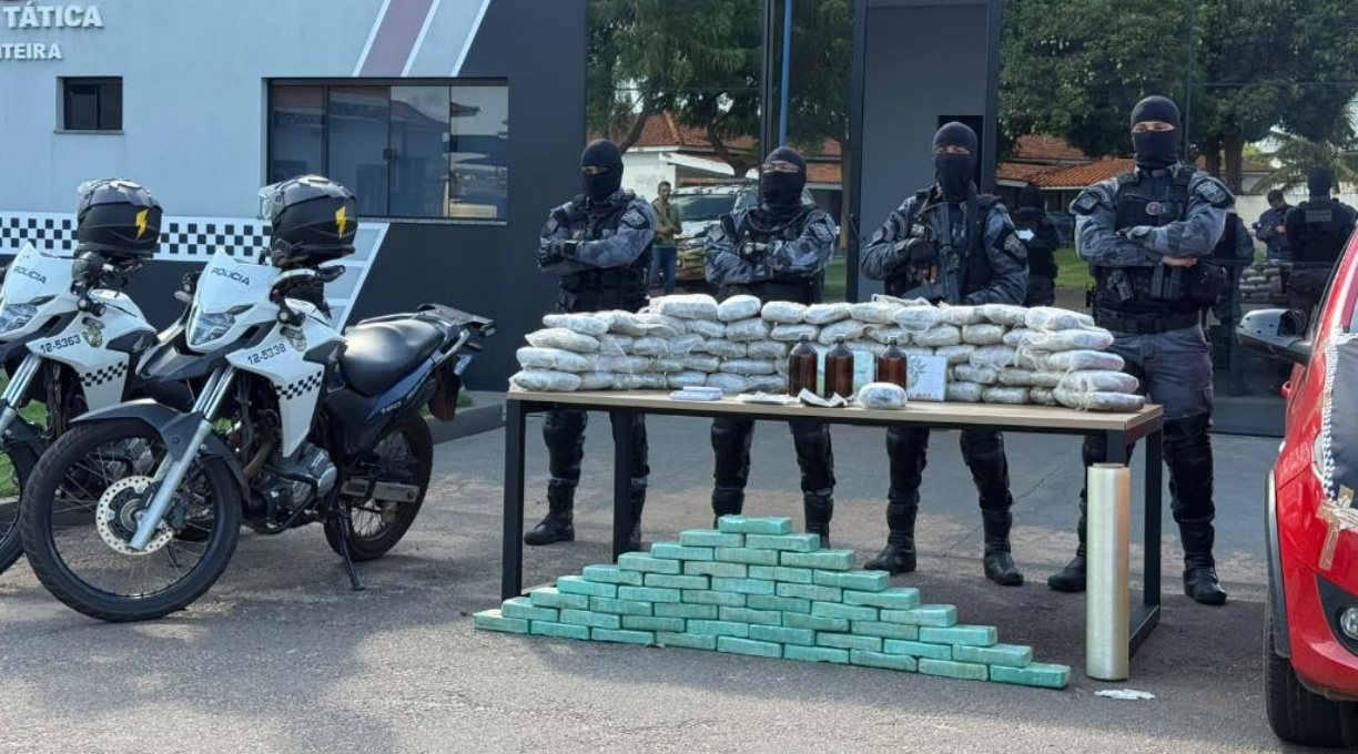 PM prende dupla com 110 tabletes de drogas e causa prejuízo de R$ 2,5 milhões ao crime 1